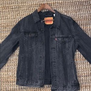 LEVI’S WASHED DENIM JACKET